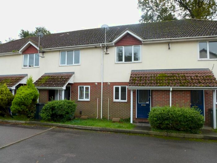 2 Bedroom Terraced House To Rent In Kings Road, Petersfield, GU32