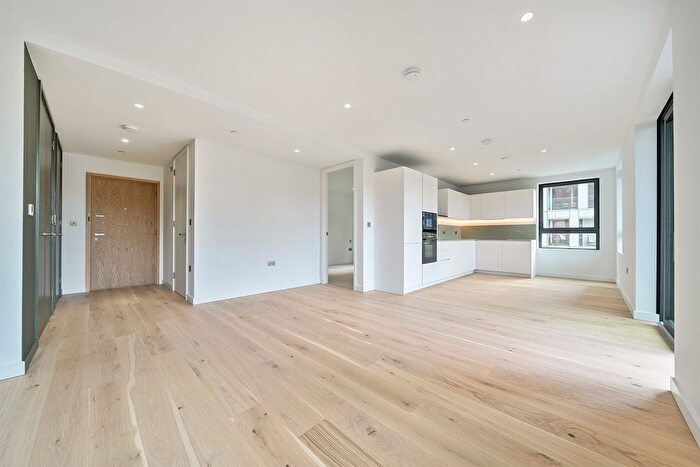 2 Bedroom Flat To Rent In Peninsula Gardens, East Parkside, Lower Riverside, Greenwich Peninsula, SE10