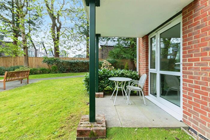 1 Bedroom Flat For Sale In Ringwood Road, Ferndown, BH22
