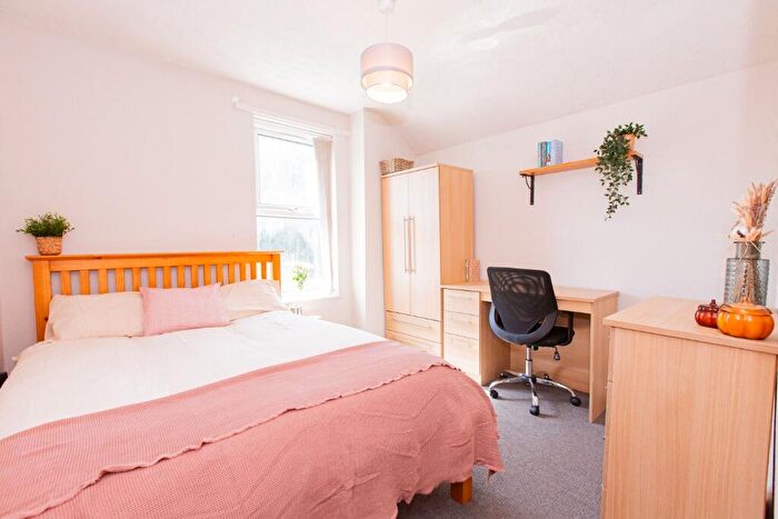 4 Bedroom Semi Detached House To Rent In South Road, West Bridgford, NG2