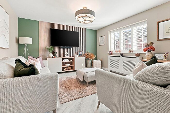 3 Bedroom Detached House For Sale In Charles Crescent, Rochford, SS4