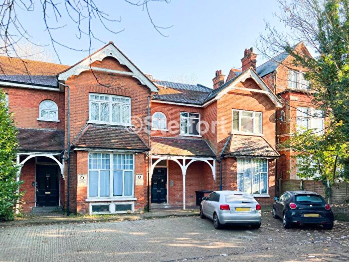 Flat To Rent In Colney Hatch Lane, London, N10