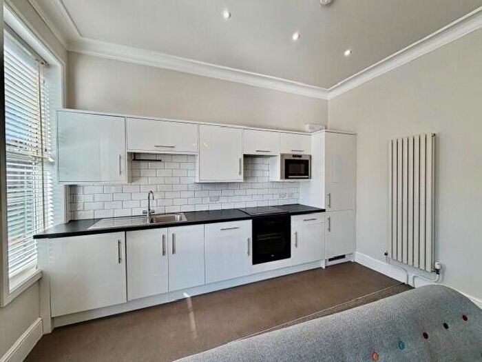 1 Bedroom Apartment To Rent In Central Road, West Didsbury, M20