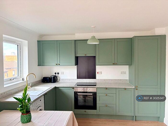 2 Bedroom Flat To Rent In Mudchute, London, E14
