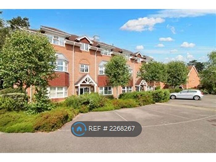 2 Bedroom Flat To Rent In Latimer House, Fleet, GU51
