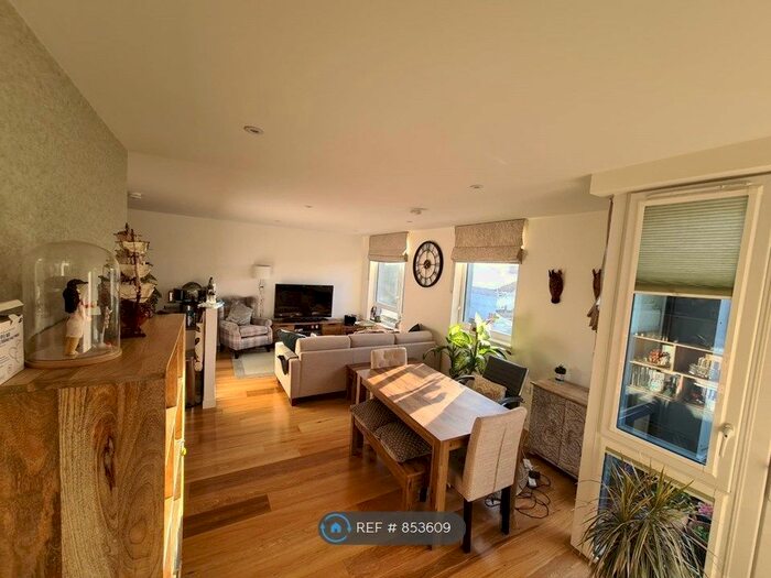 2 Bedroom Flat To Rent In Denman Avenue, Southall, UB2