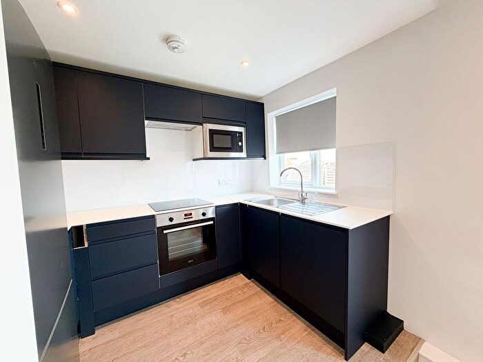 2 Bedroom Flat To Rent In High Road Leytonstone, London, E11