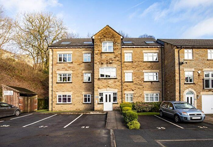 2 Bedroom Apartment For Sale In Silk Mill Chase, Ripponden, HX6