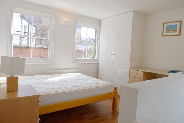 2 Bedroom Flat To Rent In Lamb's Conduit Passage, Holborn, WC1R
