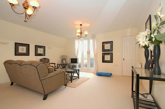 2 Bedroom Flat To Rent In Shoppenhangers Road, Maidenhead, SL6