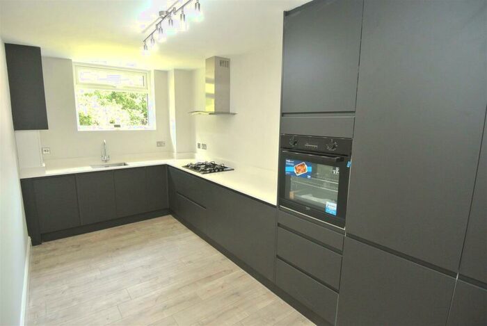 2 Bedroom Apartment To Rent In Weybridge, KT13