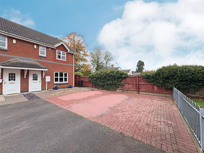 3 Bedroom Property For Sale In Crosse Close, Weedon, Northampton, NN7