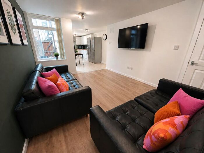 1 Bedroom House To Rent In Empress Road, L7