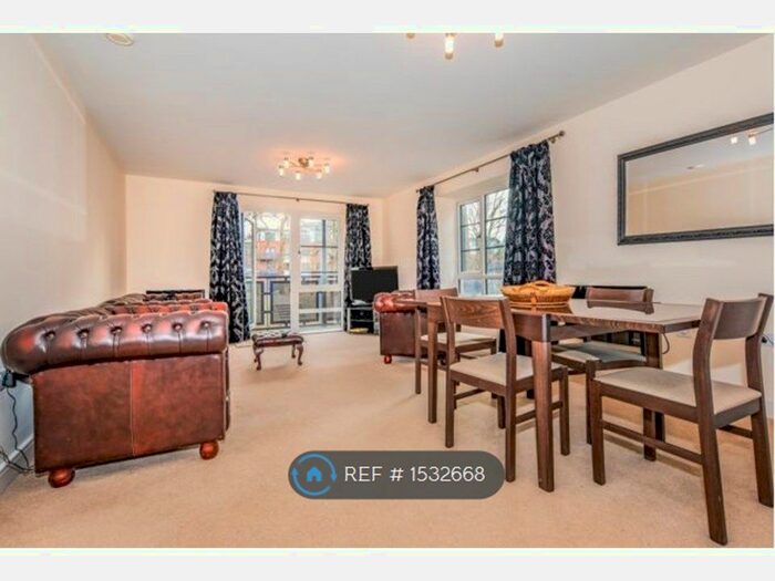 2 Bedroom Flat To Rent In Kestrel Road, Farnborough, GU14