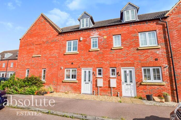 3 Bedroom Terraced House To Rent In Grenadier Close, Woodlands Park, Bedford, MK41