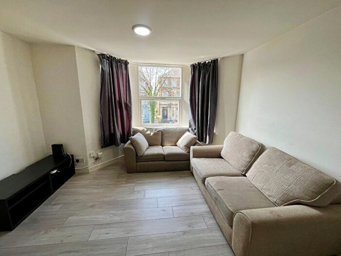2 Bedroom Flat To Rent In Richmond Road, Cardiff, CF24