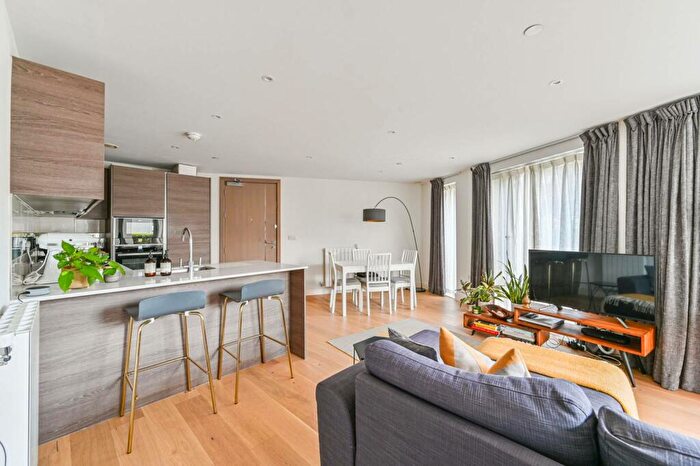 2 Bedroom Flat To Rent In Duke Of Wellington Avenue, Woolwich, London, SE18