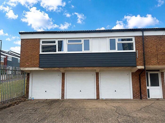 2 Bedroom Flat For Sale In Giles Close, Birmingham, West Midlands, B33