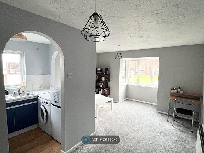 1 Bedroom Flat To Rent In Cooper Close, Greenhithe, DA9