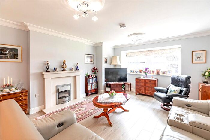 2 Bedroom Apartment For Sale In Templeton Road, Kintbury, Hungerford, Berkshire, RG17