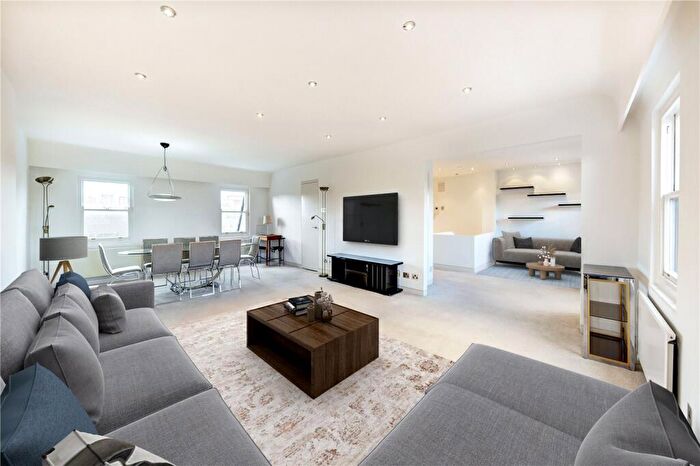 3 Bedroom Flat To Rent In Clarence Terrace, Regents Park, London, NW1