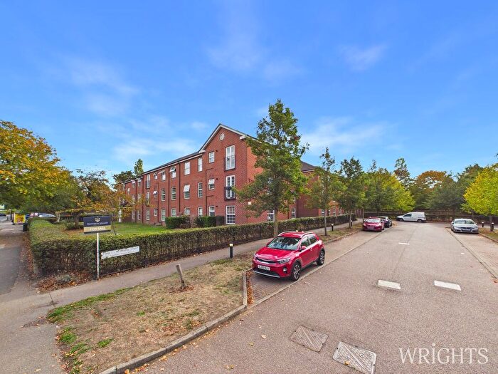2 Bedroom Flat For Sale In Bridge Court, Welwyn Garden City, AL7