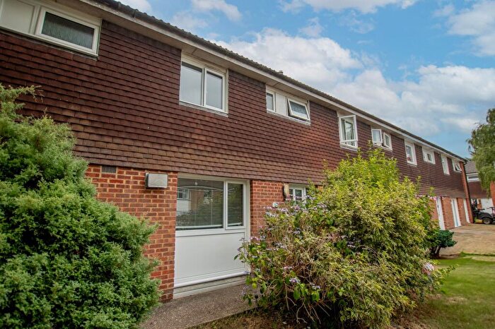 4 Bedroom Terraced House For Sale In Rye Close, Guildford, GU2
