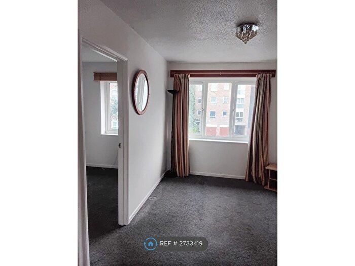 1 Bedroom Flat To Rent In Westmoreland Drive, Sutton, SM2