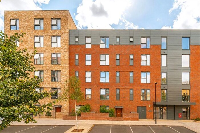 2 Bedroom Flat For Sale In Tewkesbury Road, Ealing, W13