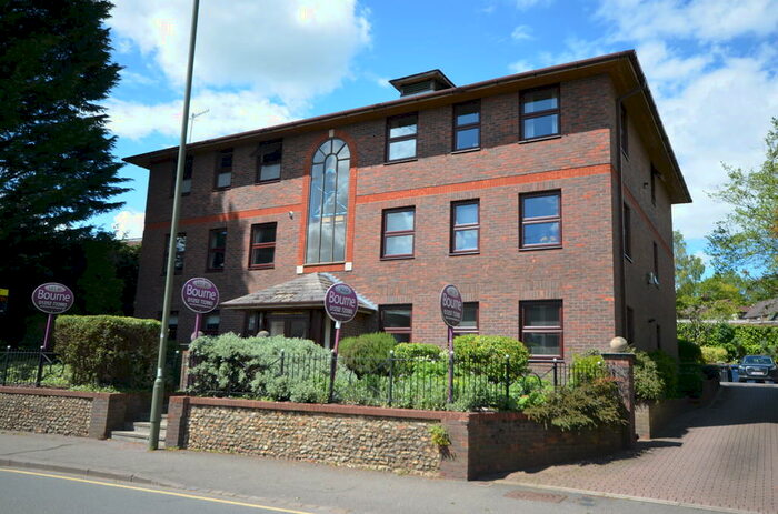 2 Bedroom Apartment To Rent In East Street, Farnham, GU9