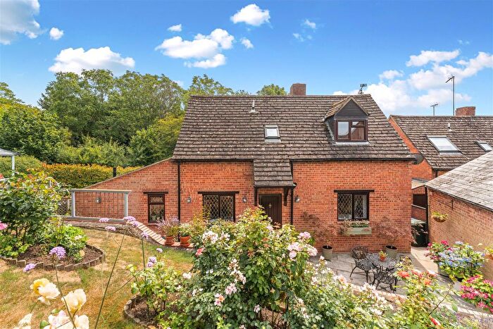 2 Bedroom Detached House For Sale In Chestnut Road, Mollington - Stunning Garden, OX17