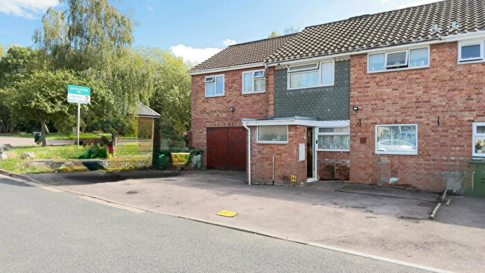 5 Bedroom Semi-Detached House For Sale In Imjin Road, Cheltenham, GL52