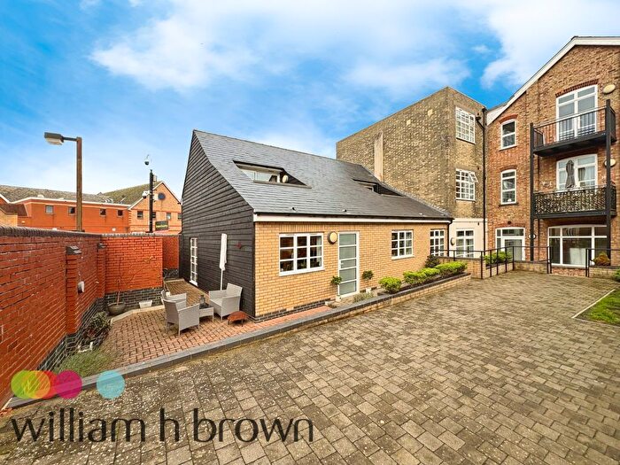 3 Bedroom Flat To Rent In High Street, Braintree, CM7