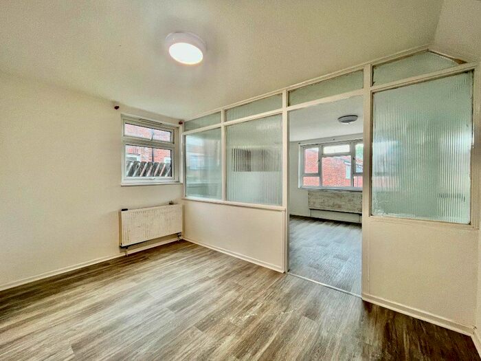 3 Bedroom Flat To Rent In Ridgeway Walk, Northolt, Middlesex, UB5