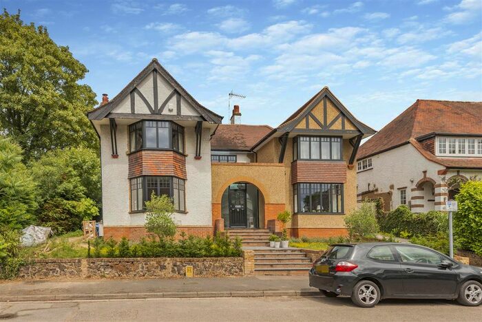 5 Bedroom Detached House For Sale In Cedars Avenue, Rickmansworth, WD3