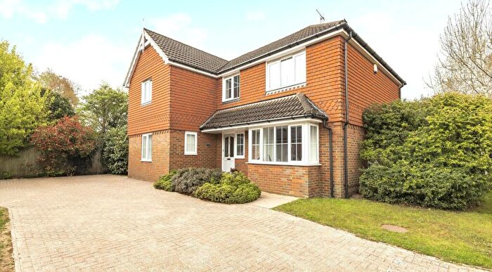 4 Bedroom Detached House For Sale In Salix Close, Fetcham, KT22