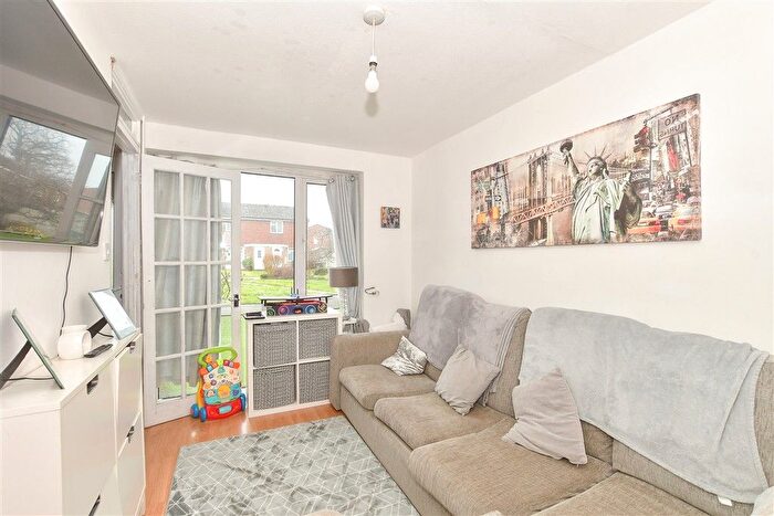 2 Bedroom Terraced House For Sale In Kingsley Road, Horley, Surrey, RH6