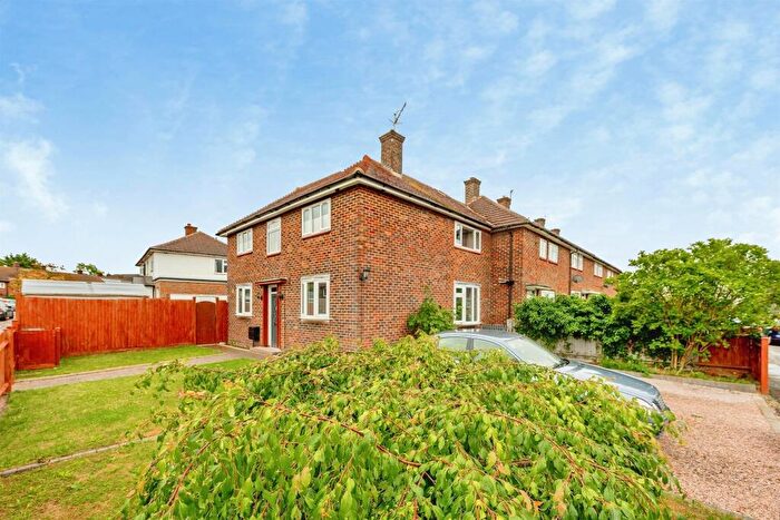 3 Bedroom Semi-Detached House For Sale In Radstock Way, Merstham, Redhill, RH1