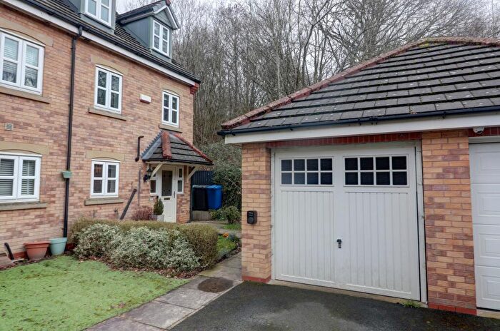 3 Bedroom Semi Detached House For Sale In Hartford Drive, Bury, BL8