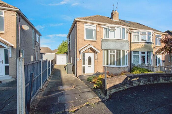 3 Bedroom Semi-Detached House For Sale In Kingswear View, Leeds, LS15