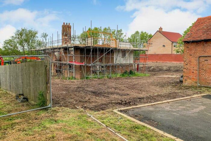 3 Bedroom House For Sale In Seneca Close, Aylesbury, HP18