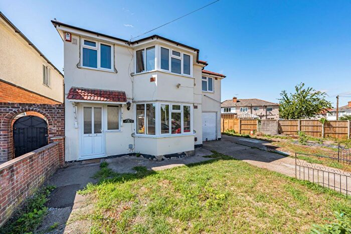 4 Bedroom Detached House To Rent In Drayton Gardens, West Drayton, UB7