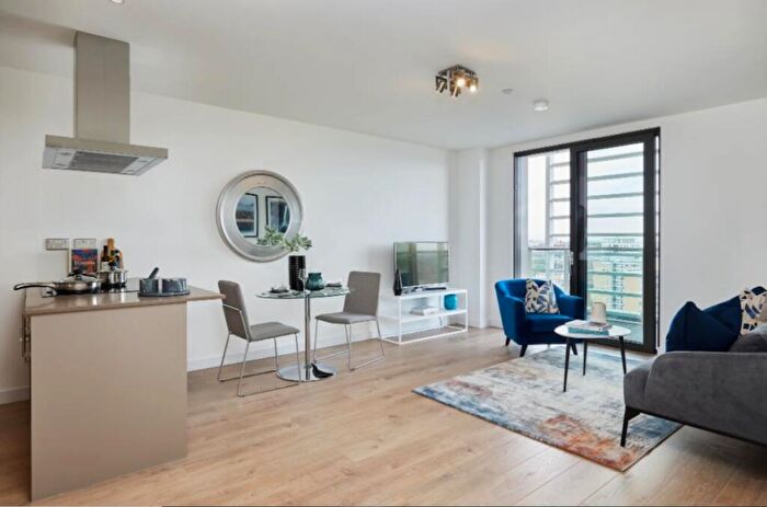 1 Bedroom Flat To Rent In Exhibition House, Chrisp Street, E14