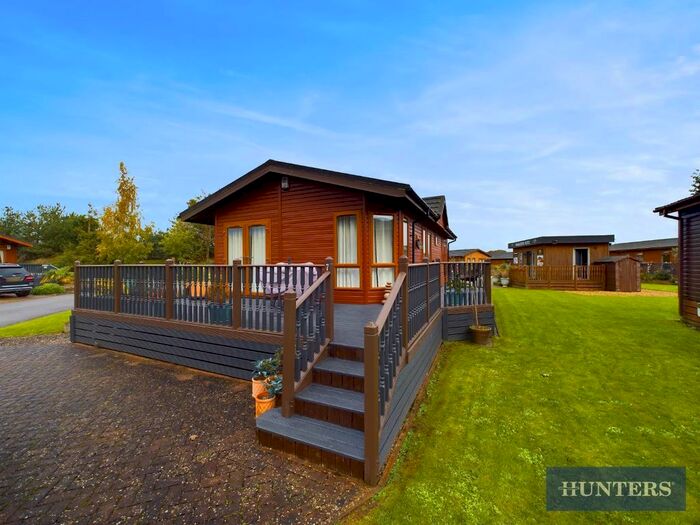 2 Bedroom Park Home For Sale In Old Malton Road, Staxton, Scarborough, YO12