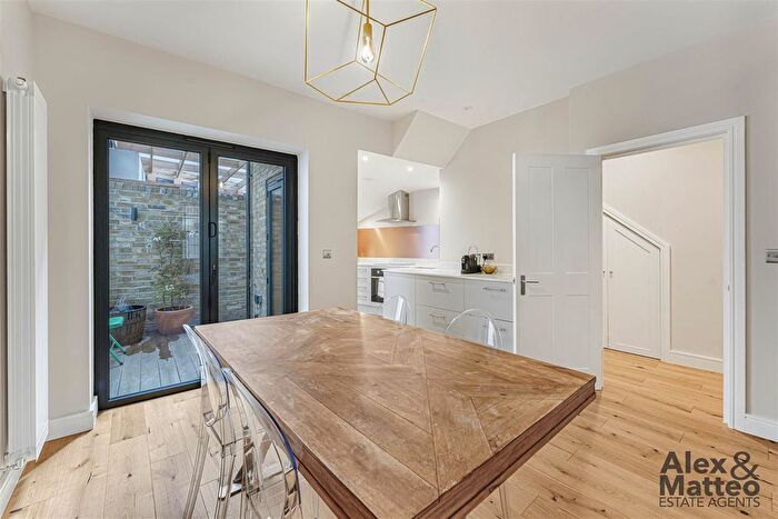 2 Bedroom Flat For Sale In Rotherhithe Street, Rotherhithe, SE16
