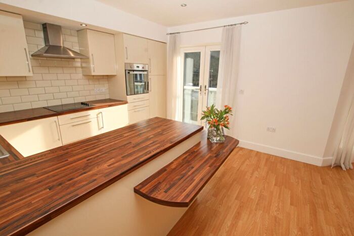 2 Bedroom Flat For Sale In Halling Place, Todmorden, OL14