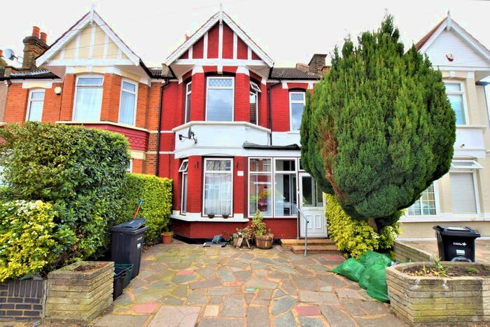 4 Bedroom Terraced House To Rent In Charlbury Gardens, Ilfod, IG3