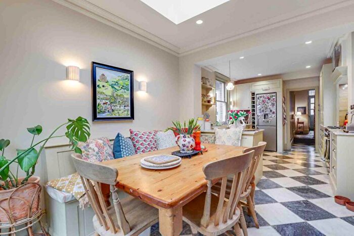 4 Bedroom Semi-Detached House To Rent In Hillmore Grove, Sydenham, SE26