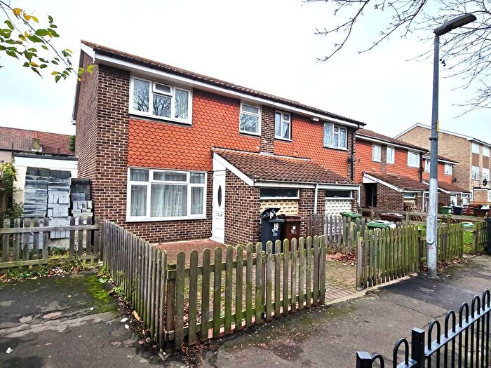 5 Bedroom End Of Terrace House To Rent In Crane Close, Dagenham, RM10