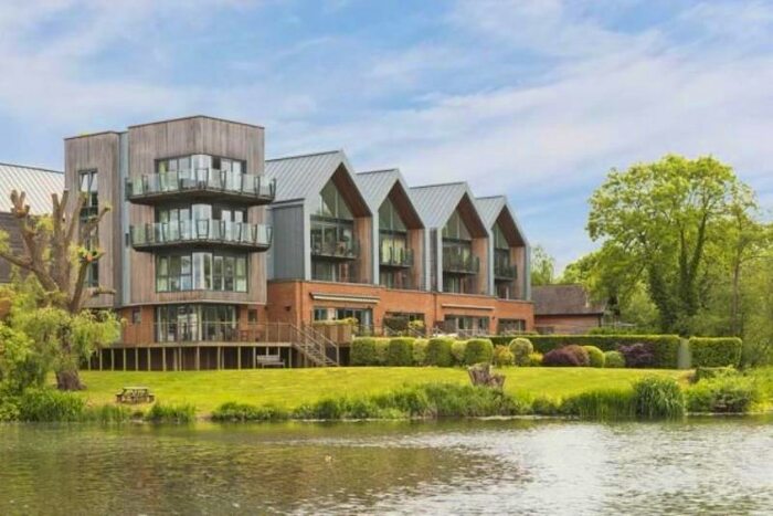 3 Bedroom Flat To Rent In The Stadbury, Whittets Ait, Weybridge, Surrey, KT13